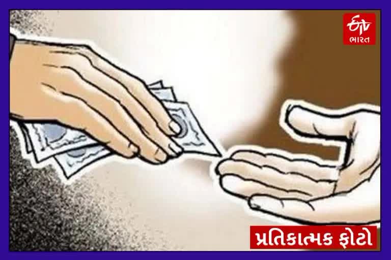 A woman ASI in Rajkot was caught taking a bribe of Rs10 thousand