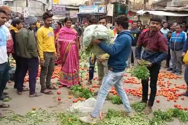 removed from footpath vegetable traders protested