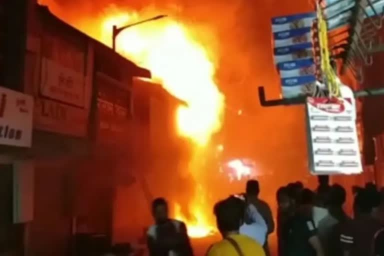 Fire broke out in Masjid Bandar area