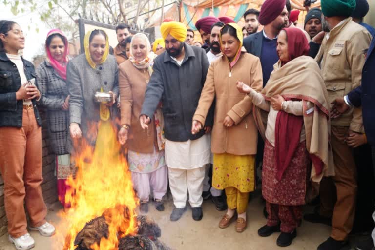 Bhagwant Mann celebrated Lohri in Satauj village