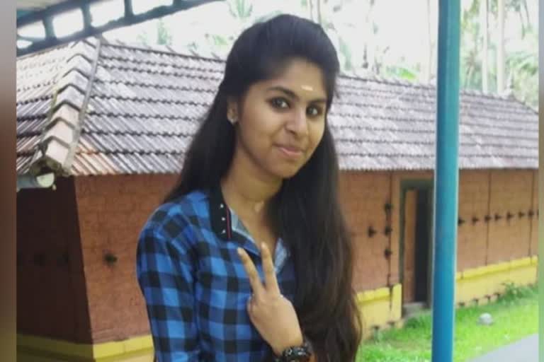 anjusree postumortom report  kerala news  malayalam news  food poison anjusree  anjusree death reason  death reason is not food poison  കേരള വാർത്തകൾ  മലയാളം വാർത്തകൾ  അഞ്‌ജുശ്രീ  അഞ്‌ജുശ്രീ മരണം  അഞ്‌ജുശ്രീയുടെ മരണ കാരണം ഭക്ഷ്യവിഷബാധയല്ല  അഞ്‌ജുശ്രീയുടെ ആന്തരികാവയവങ്ങൾ പ്രവർത്തനരഹിതം  ഭക്ഷ്യവിഷബാധ  കാസർകോട് ഭക്ഷ്യവിഷബാധ  പോസ്‌റ്റ്‌മോർട്ടം പ്രാഥമിക റിപ്പോർട്ട്