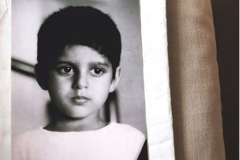 Childhood photo of Farhan (Photo- @zoieakhtar Instagram)