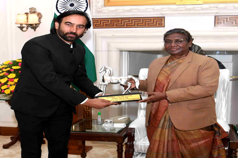 President Draupadi Murmu  honored Ajit Nandal Indian hockey team former member