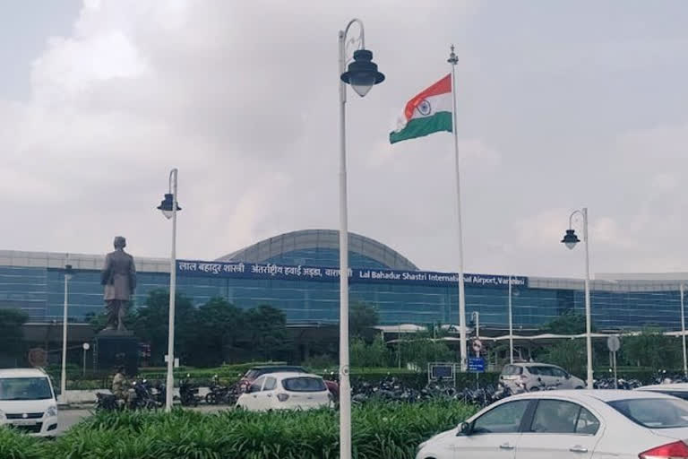 The aircraft carrying the Japanese delegation could not land in Uttar Pradesh due to inclement weather. The reception committee including BJP leaders waited late into the evening until they learnt about the aircraft being diverted.