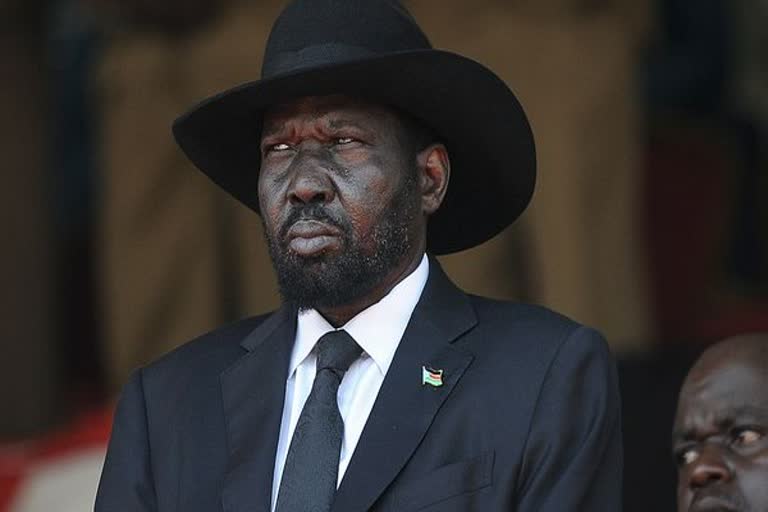 South Sudan President urinating