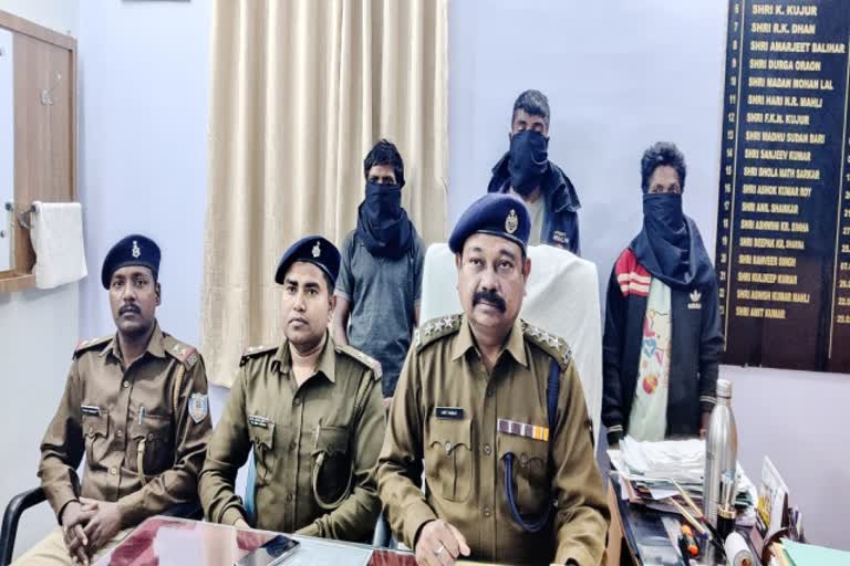 Khunti police arrested three criminals
