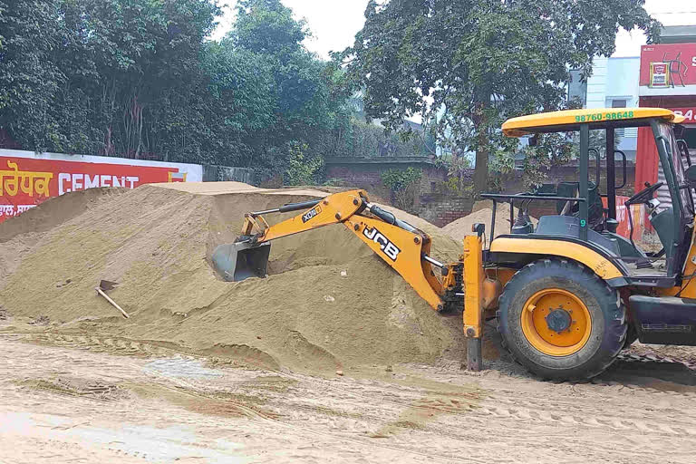 Open government dumps of sand and gravel in Punjab