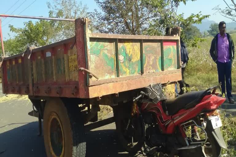 Man died  hitting the tractor