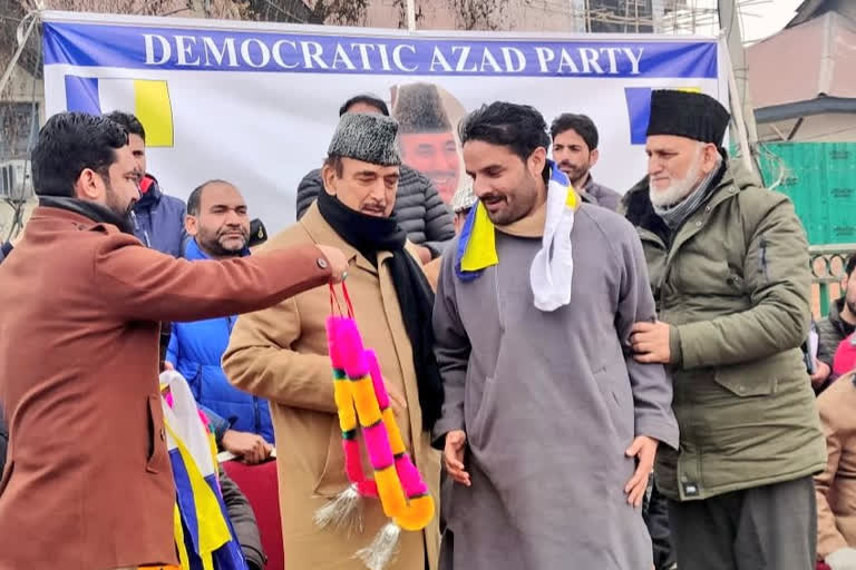 Two more Democratic Azad Party leaders resign