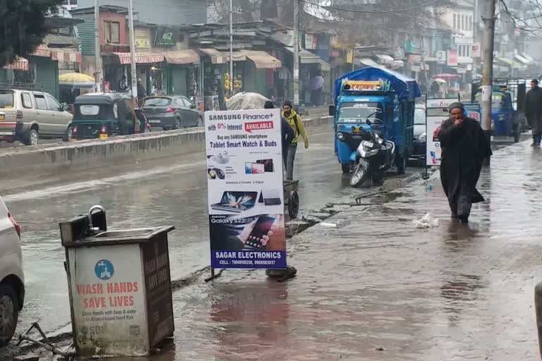 Rain Lashes South Kashmir Areas