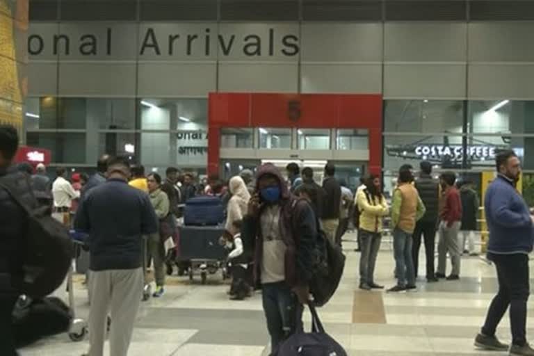 IGI airport man urinates