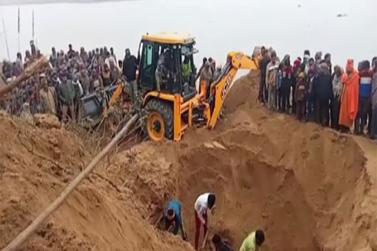 Three women buried under soil while digging