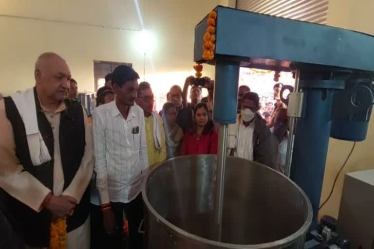 Ravindra Choubey inaugurated paint making unit