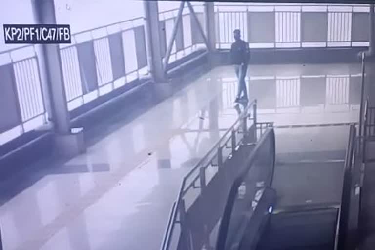 student jumped from knowledge park metro station