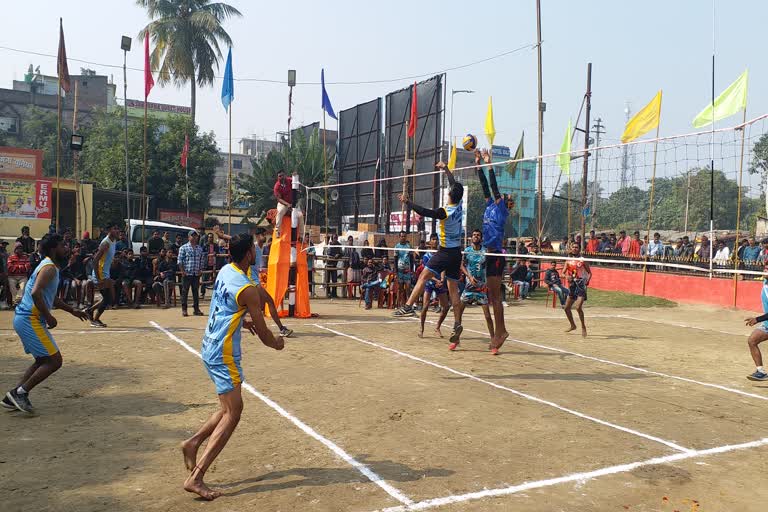 Interstate volleyball competition on Swami Vivekananda Jayanti in Pakur