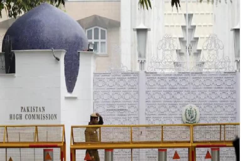 Pak Embassy surrounded by serious allegations asked obscene questions to the woman who went to get visa