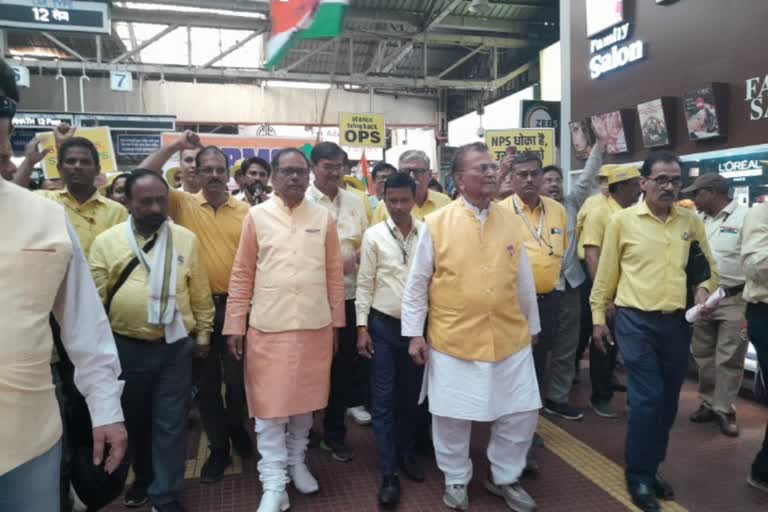 Railway Employee Protest On CSMT