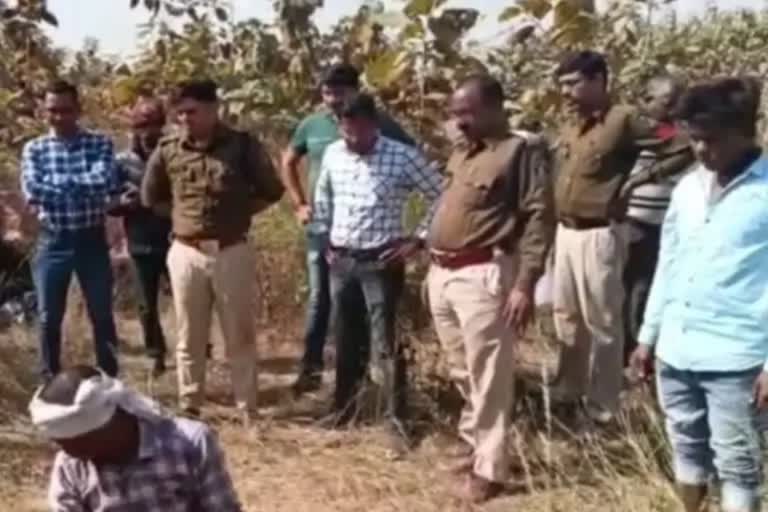 Jharkand  Korba  Police  investigation  man missing case  mother  killed and buried by lover  കാമുകി  പ്രേതഭയം  പ്രതി  അമ്മ  പരാതി  അന്വേഷണം  കോര്‍ബ  ചത്തീസ്‌ഗഡ്  പെണ്‍കുട്ടി  കൊന്ന്  കുറ്റസമ്മതം  പൊലീസ്  അഞ്ജു യാദവ്  ഗോപാൽ ഖാദിയ