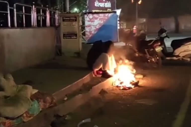 A homeless sitting near a bonfire in Ujjain