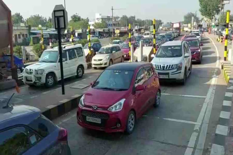 Vehicular Traffic at Toll Plaza