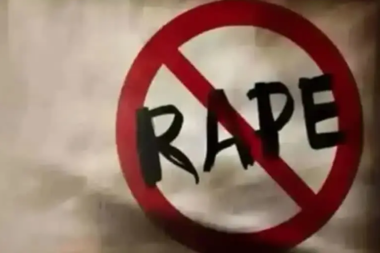 kozhikode gang rape case  three arrested in gang rape case  gang rape case  rape case kozhikode  gang rape case kozhikode  pantheerankavu gang rape case  kozhikode crime news  കോഴിക്കോട് വാർത്തകൾ  കോഴിക്കോട് കൂട്ടബലാത്സംഗം  കൂട്ടബലാത്സംഗം കോഴിക്കോട്  22കാരിയെ കൂട്ടബലാത്സംഗത്തിന് ഇരയാക്കി  കൂട്ടബലാത്സംഗം വാർത്തകൾ  പന്തീരാങ്കാവ് പൊലീസ്  പന്തീരാങ്കാവ് ബലാത്സംഗം  പീഡനക്കേസ് കോഴിക്കോട്  പന്തീരങ്കാവിൽ കൂട്ടബലാത്സംഗം  കോഴിക്കോട് പന്തീരാങ്കാവിൽ കൂട്ടബലാത്സംഗം  ജ്യൂസ്  woman gang raped in kozhikode  woman gang raped in pantheerankavu