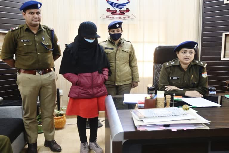 girl arrested with smack worth lakhs in Dehradun