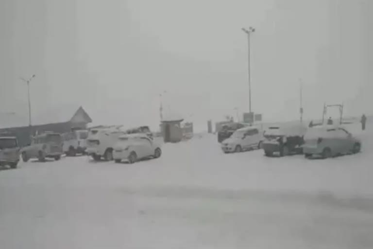 Snowfall in jammu kashmir