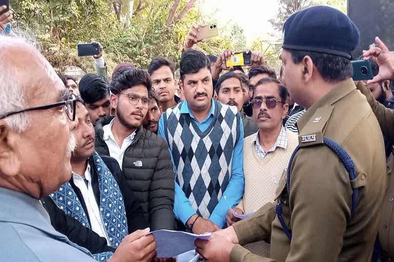 OBC Mahasabha sitting on strike in Shivpuri