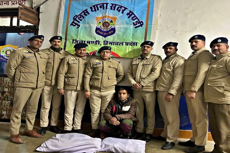 Mandi police arrested charas smuggler