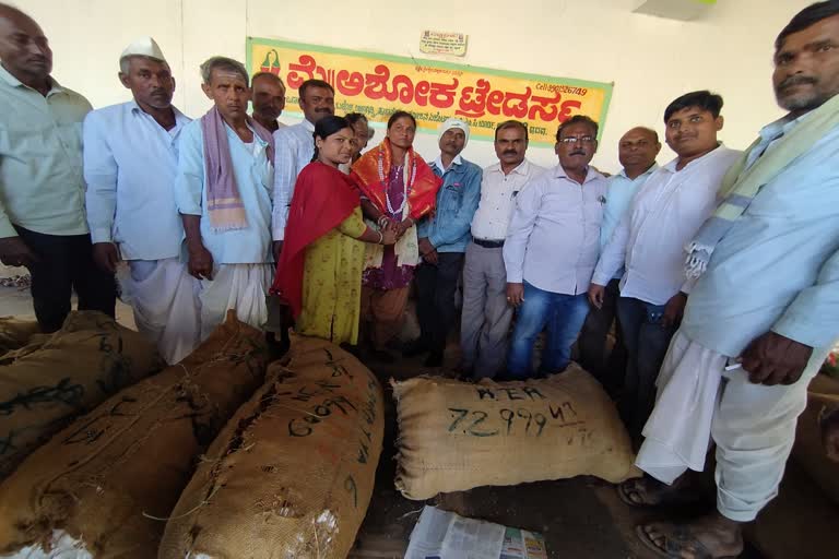 farmer-couple-got-bumper-price-for-chilli