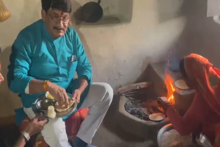 Mahendra Singh Sisodia ate food of chulha