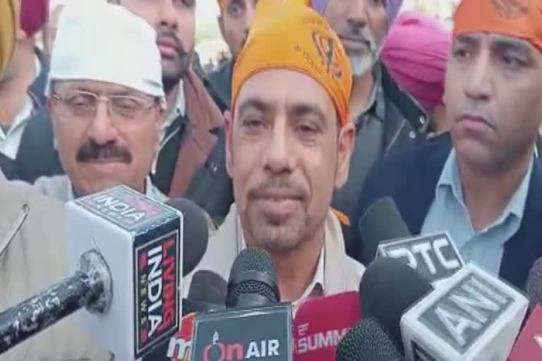 Robert Vadra arrived to pay obeisance at Sri Harmandir Sahib