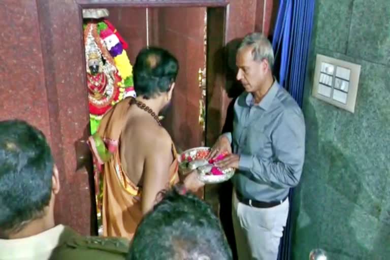 Alok Kumar visit Nimishamba Devi temple