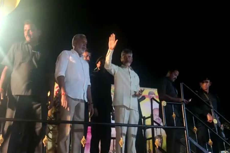 Chandrababu greeted TDP fans