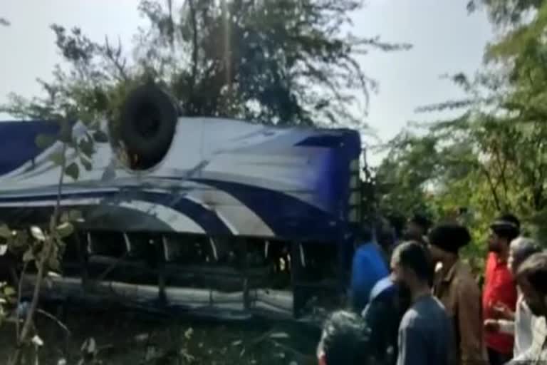 Bus overturned in khargone
