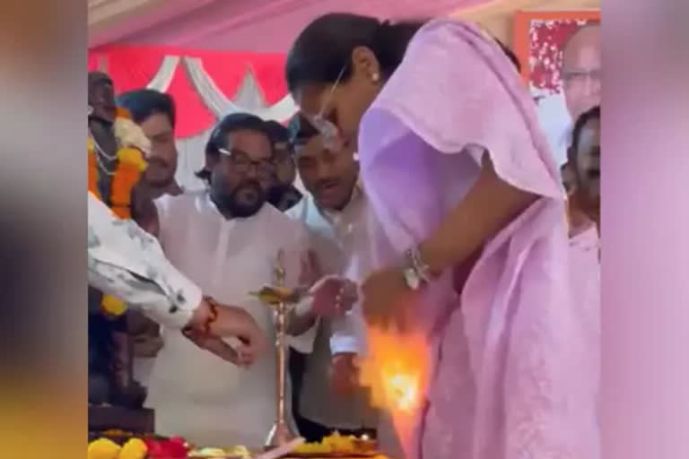 MP Supriya Sule saree caught fire in Baramati