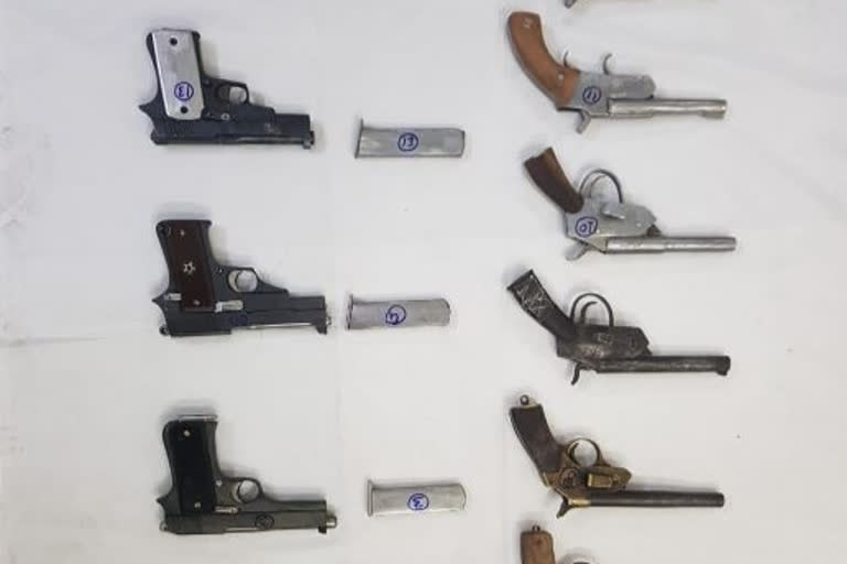 Delhi Police busts two interstate illegal firearms syndicates; seizes 18 pistols