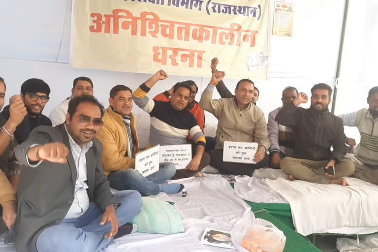 Strike by Assistant Professors in Jaipur, gave waring of mass self immolation