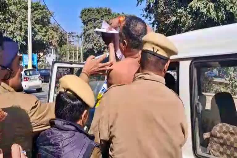 Aam Aadmi Party leader protest in half-naked condition in rewari
