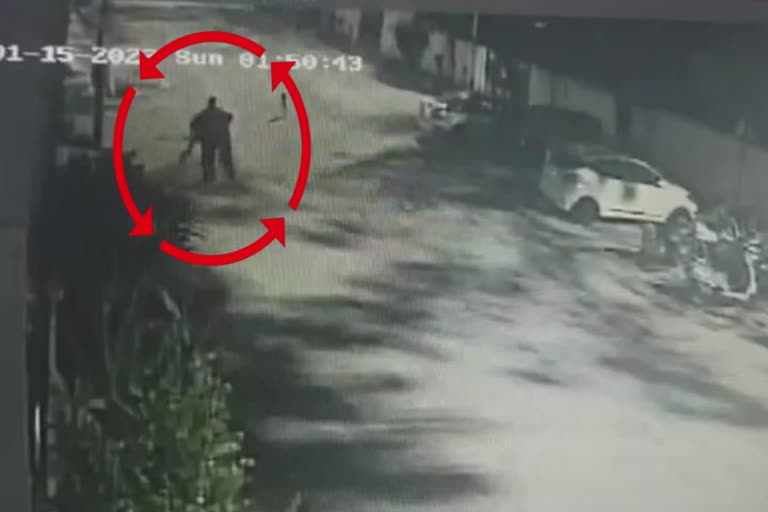 Surat Crime : મોતને ઘાટ ઉતારી હત્યારો મૃતદેહને ખભે નાખીને હોસ્પિટલ પહોંચ્યો, CCTV આવ્યા સામે