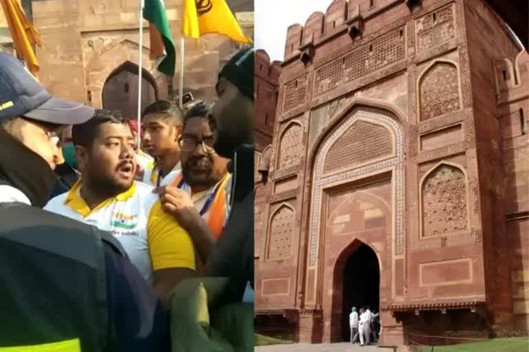 Tourists From Maharashtra Detained by Agra Police For Trying To Enter in Agra Fort with Flags