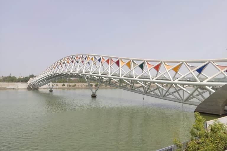 Atal Bridge Suicide: અટલબ્રિજ કે સુસાઇડ પોઇન્ટ, યુવાનને કરી અટલબ્રિજ પરથી આત્મહત્યા