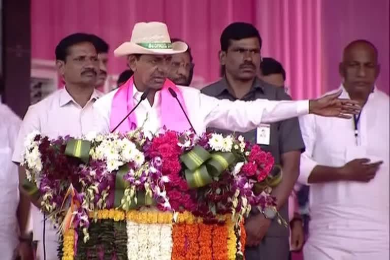 KCR sparks against BJP, Congress