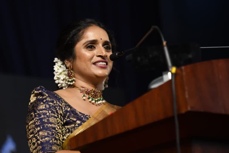 surabhi lakshmi  global academic carnival inauguration  surabhi lakshmi in mg university  2023 global academic carnival  2023 global academic carnival inauguration  global academic carnival mg university  സുരഭി ലക്ഷ്‌മി  നടി സുരഭി ലക്ഷ്‌മി  യുനോയ  യുനോയ 2023 ഗ്ലോബൽ അക്കാദമിക് കാർണിവൽ  മഹാത്മാഗാന്ധി സർവകലാശാല  ചലച്ചിത്രോത്സവം എംജി സർവകലാശാല  എംജി സർവകലാശാല സുരഭി ലക്ഷ്‌മി  ദിലീഷ് പോത്തൻ