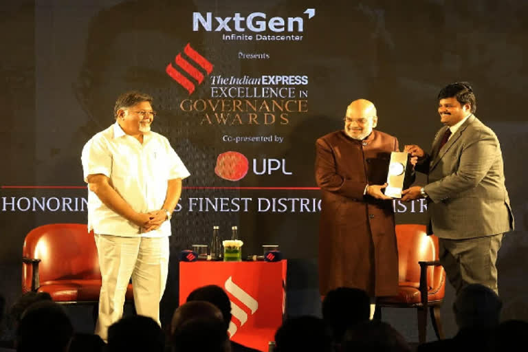 கரூர் மாவட்ட ஆட்சியருக்கு ’Excellence in Governance' விருது