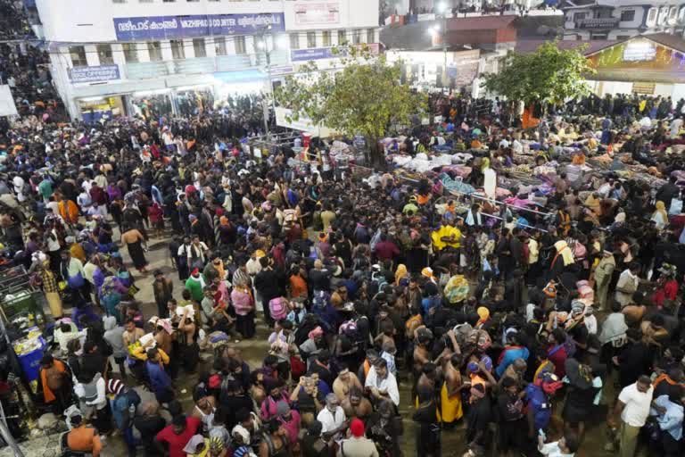 sabarimala  കേരള വാർത്തകൾ  മലയാളം വാർത്തകൾ  ശബരിമല  ശബരിമലയിലെ വരുമാനം  Revenue at Sabarimala  Sabarimala Revenue  നാണയമെണ്ണല്‍  മണ്ഡല കാലം  ഹൈക്കോടതി റിപ്പോര്‍ട്ട് തേടി  kerala news  malyalam news  ദേവസ്വം ബോർഡ്  കാണിക്ക എണ്ണൽ  counting machines at sabarimala  sabarimala Devaswom Board