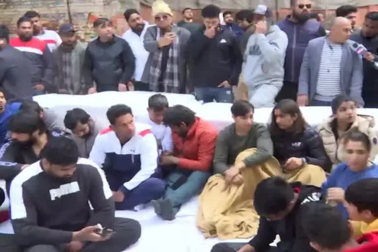 Wrestlers protest at Jantar Mantar