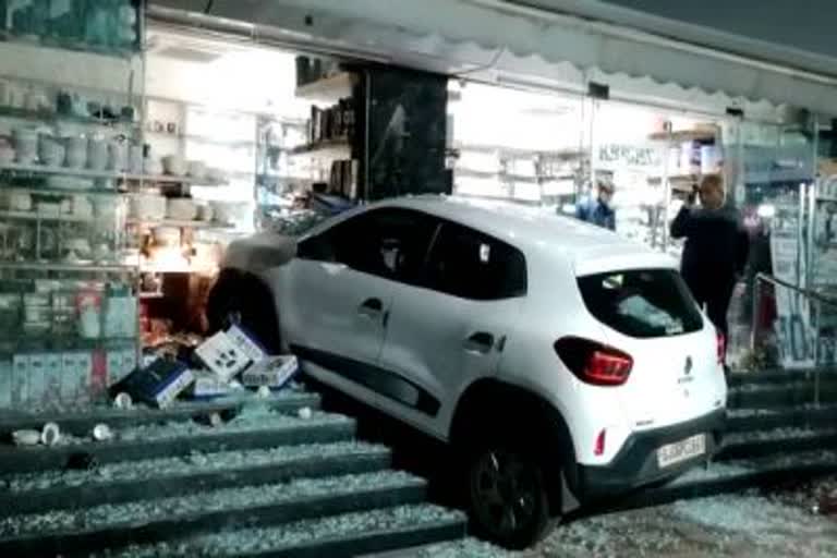 The car driver rammed the car into the crockery store