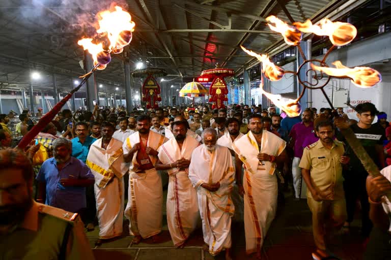 Lord Ayyappa procession  ശരംകുത്തിയിലേക്ക് എഴുന്നള്ളി അയ്യപ്പൻ  മകരവിളക്ക്  അയ്യപ്പന്‍റെ എഴുന്നള്ളിപ്പ്  Sabarimala news  ശബരിമല വാര്‍ത്തകള്‍  Makaravilaku Sabarimala