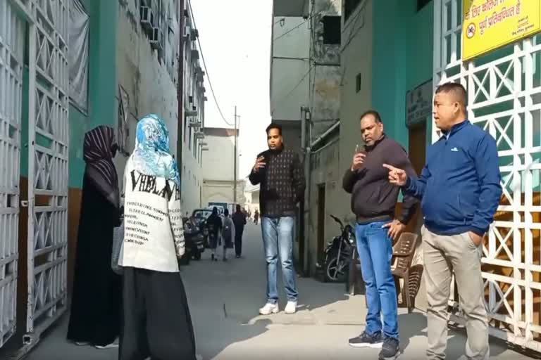 entry-prohibited-at-hindu-college-in-moradabad-without-dress-code